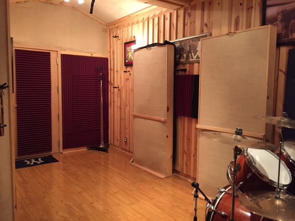 TRACKING ROOM